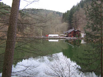 g Isenachweiher mit Blockhaus